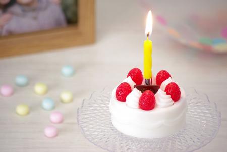 故人のお誕生日にもケーキキャンドルで「おめで灯（と