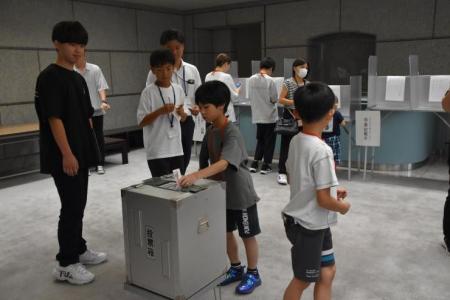 【埼玉県】夏休み親子イベント「議事堂見学会と投票体