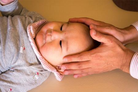 専門家が語る、赤ちゃんの頭の形ケアの新常識｜自宅で