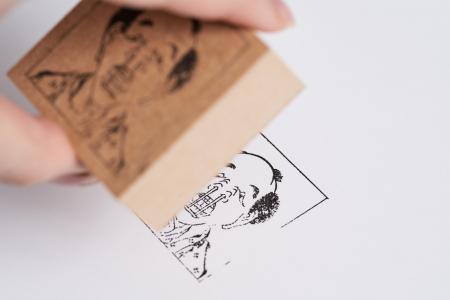 使うから“飾る”へ　ゴム印が北斎漫画で蘇る新・観光み