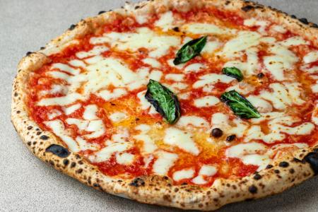 【イタリア・ナポリで155年続く行列の絶えないピッツ