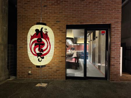 神田駅高架下に誕生した隠れ家居酒屋「炉端焼きHOTARU