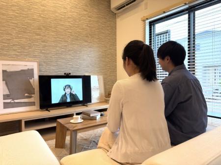 人の目を気にせず見学できて、モニターを通じてコンシ