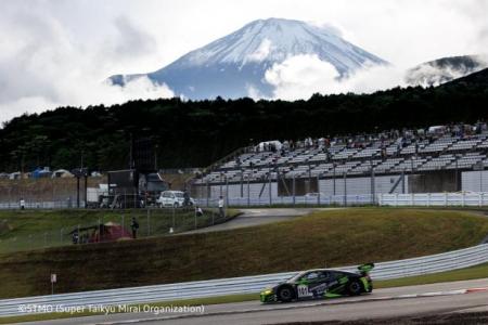 Audi R8 LMS、富士24時間レースで総合3位 表彰台