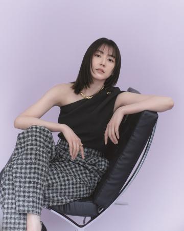 美容誌でまばゆい“美デコルテ”大胆披露　長澤まさみ　