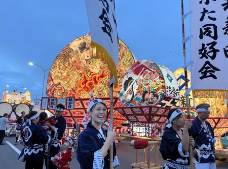 弘前ねぷたまつりの運行体験や地域の人たちと交utf-8