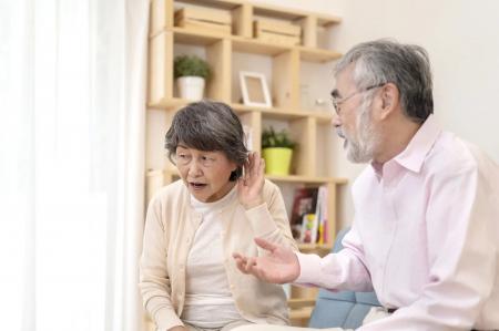高齢化社会に向き合う──「聞こえ」の悩みとその対策と