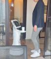 万引き被害へ 新たな対応策。AI搭載 接客ロボットが「 万引き被害へ 新たな対応策。AI搭載 接客ロボットが「