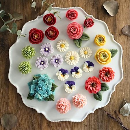 人生を彩る学びを。話題の『お花絞りパティシエ養成講 人生を彩る学びを。話題の『お花絞りパティシエ養成講