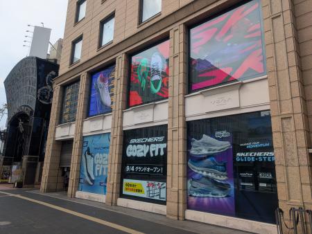 関西地区最大の店舗面積を誇る旗艦店「スケッチャーズ 関西地区最大の店舗面積を誇る旗艦店「スケッチャーズ