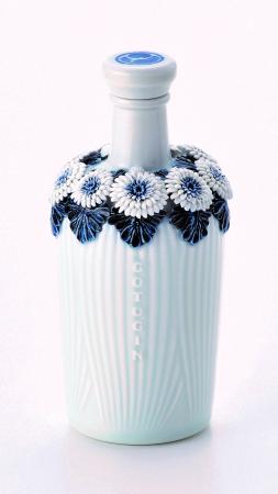 五島つばき蒸溜所が「GOTOGIN 平戸洸祥団右ヱ門窯」を 五島つばき蒸溜所が「GOTOGIN 平戸洸祥団右ヱ門窯」を