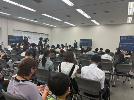 カラクリ、経産省「こども霞が関見学デー」で中高生向 カラクリ、経産省「こども霞が関見学デー」で中高生向