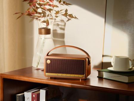 どんなシーンにも合うわずか約1.13kgに詰め込まれた高 どんなシーンにも合うわずか約1.13kgに詰め込まれた高