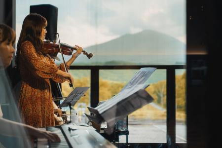 北軽井沢の美しい紅葉と旋律が響き合う“愛犬と楽しむ 北軽井沢の美しい紅葉と旋律が響き合う“愛犬と楽しむ