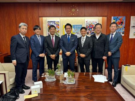 AGBIOTECHグループ、小泉農林水産大臣と面会し農業の AGBIOTECHグループ、小泉農林水産大臣と面会し農業の