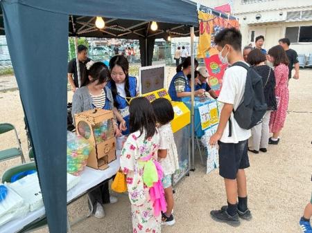 「第11回 尼北ふれあい祭り」にて関西学院大学の学生 「第11回 尼北ふれあい祭り」にて関西学院大学の学生