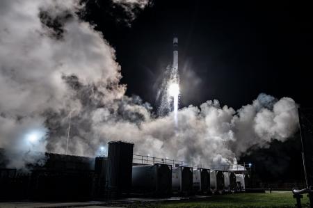自社7機目の小型SAR衛星、軌道投入に成功、アンテナの 自社7機目の小型SAR衛星、軌道投入に成功、アンテナの