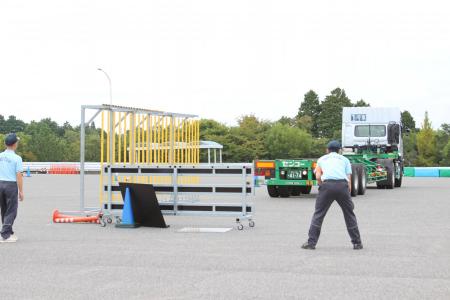 グループ全体の運転技術・現場力強化を
グルーutf-8 グループ全体の運転技術・現場力強化を
グルーutf-8
