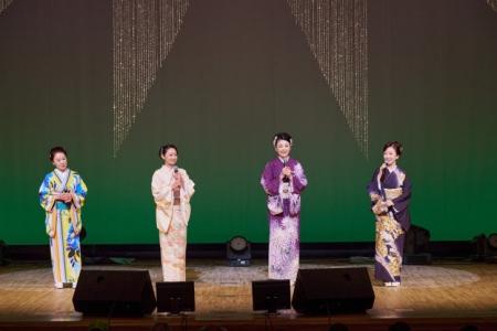 伍代夏子氏らが出演!歌とトークで伝える「健康と防犯 伍代夏子氏らが出演!歌とトークで伝える「健康と防犯