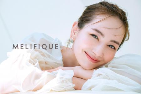 モデル・辻元舞が手がけるブランド「MELIFIQUE」2025 モデル・辻元舞が手がけるブランド「MELIFIQUE」2025