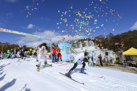 今年もウィンターシーズンに1番乗り!富士山2合目の 今年もウィンターシーズンに1番乗り!富士山2合目の
