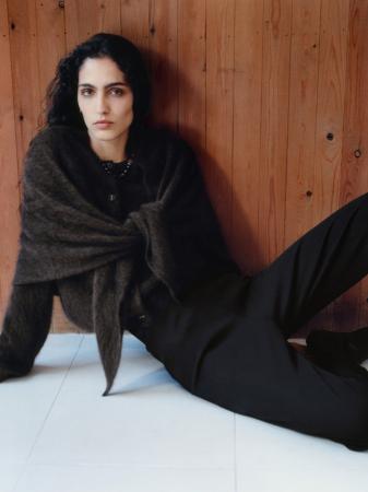 COS AW2025コレクション | カシミヤの魅力を再解釈 COS AW2025コレクション | カシミヤの魅力を再解釈