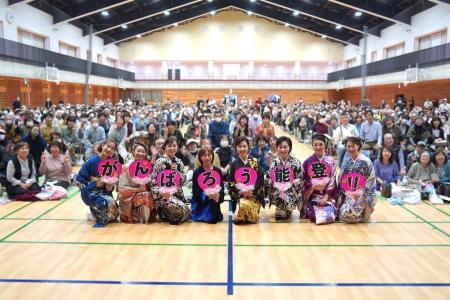 伍代夏子特別防犯支援官が啓発ステージ 歌と共に防犯 伍代夏子特別防犯支援官が啓発ステージ 歌と共に防犯