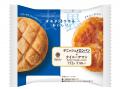 累計販売数が380万食を突破!人気パンをひっくり返す 累計販売数が380万食を突破!人気パンをひっくり返す
