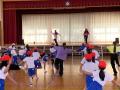 専門学校生が体育の時間に児童と踊る「ダンスアカデミ 専門学校生が体育の時間に児童と踊る「ダンスアカデミ