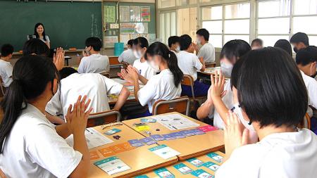 「人生の練習」ができる学校向け金融/キャリア教育ゲ 「人生の練習」ができる学校向け金融/キャリア教育ゲ