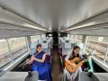 中央線快速グリーン車内で素敵な音楽の旅を!生演奏イ 中央線快速グリーン車内で素敵な音楽の旅を!生演奏イ