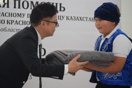 オンワードの回収衣料品から生産したリサイクル毛布4, オンワードの回収衣料品から生産したリサイクル毛布4,