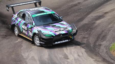 HKS、ジャパンモビリティショーで圧巻のデモラン、3連 HKS、ジャパンモビリティショーで圧巻のデモラン、3連