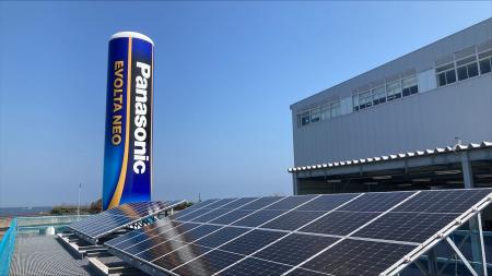 パナソニック エナジー、自社製蓄電池を活用し二色の パナソニック エナジー、自社製蓄電池を活用し二色の