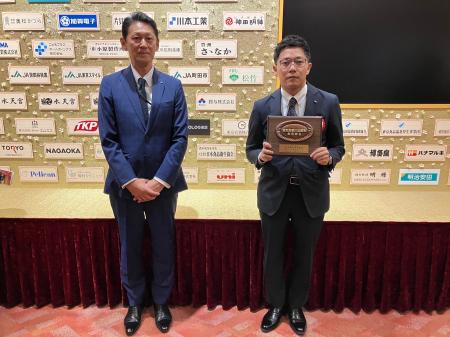 鈴与(株)坂戸物流センターが厚生労働大臣表彰「食品衛 鈴与(株)坂戸物流センターが厚生労働大臣表彰「食品衛