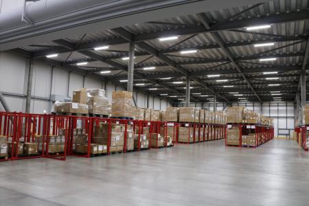 OEM・PB事業拡大に伴い、物流拠点を4倍規模に大幅増床 OEM・PB事業拡大に伴い、物流拠点を4倍規模に大幅増床