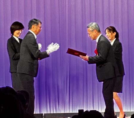 【受賞式】新聞広告賞2025 T字カミソリ『サムライエッ 【受賞式】新聞広告賞2025 T字カミソリ『サムライエッ