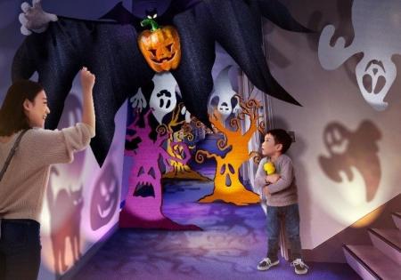 西武文理大学、「泣く子」も楽しめるライトアップお化 西武文理大学、「泣く子」も楽しめるライトアップお化