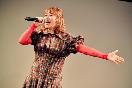 SNS総フォロワー数100万人超え人気シンガーソングライ SNS総フォロワー数100万人超え人気シンガーソングライ