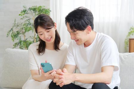 購入時に参考にしているのは「店頭の情報」「家族・親 購入時に参考にしているのは「店頭の情報」「家族・親