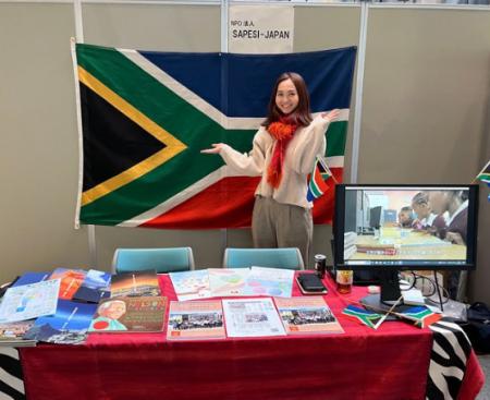 日本からの図書館車が南アフリカの 日本からの図書館車が南アフリカの