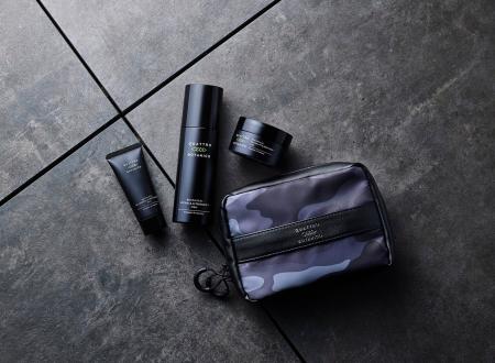 年末に向け人気のスキンケア3品とカモフラ柄ポーチの 年末に向け人気のスキンケア3品とカモフラ柄ポーチの