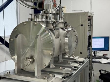 超伝導加速器「RiSA」の加速空洞性能試験で10MV/mの出 超伝導加速器「RiSA」の加速空洞性能試験で10MV/mの出