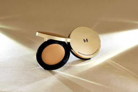 バームのち、パウダリー。5つ星のカバー力と快適なつ バームのち、パウダリー。5つ星のカバー力と快適なつ