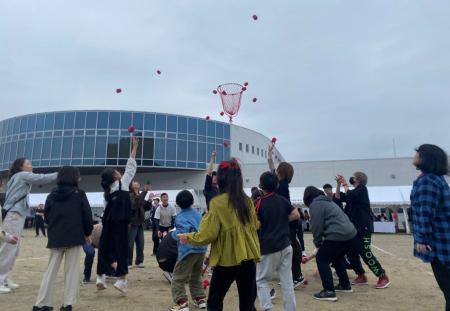 「ヘアカットモンスター」「ピアニィ」を展開するフェ 「ヘアカットモンスター」「ピアニィ」を展開するフェ