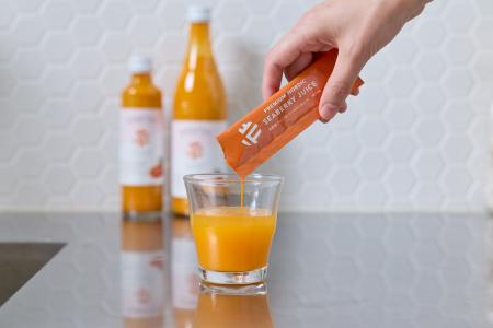 “飲む・噛むスキンケア”で内側からうるおう秋冬へ。  “飲む・噛むスキンケア”で内側からうるおう秋冬へ。