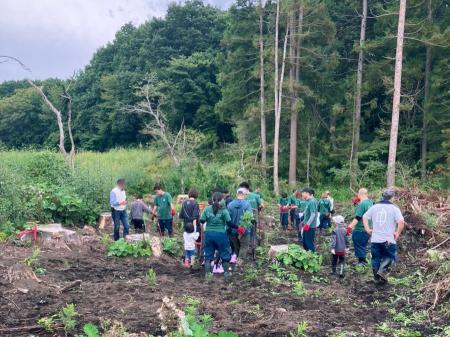 木を扱う企業が、森を育てる。木製サッシの国内製造販 木を扱う企業が、森を育てる。木製サッシの国内製造販