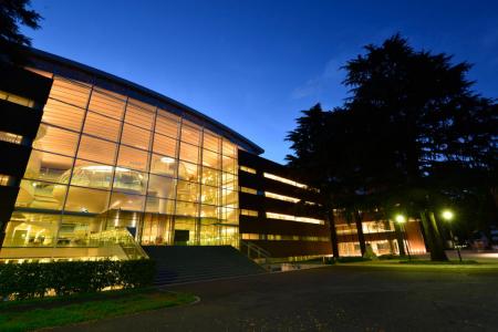 成蹊大学、初の「夜のオープンキャンパス」を開utf-8 成蹊大学、初の「夜のオープンキャンパス」を開utf-8