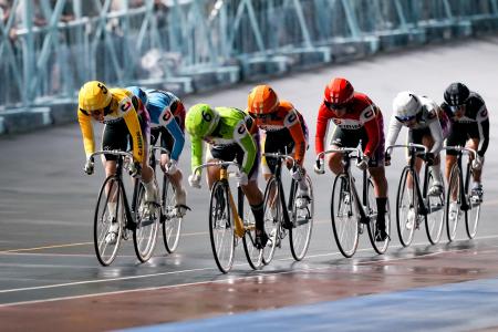 女子オールスター競輪(GI)への毎日新聞社杯授与につ 女子オールスター競輪(GI)への毎日新聞社杯授与につ