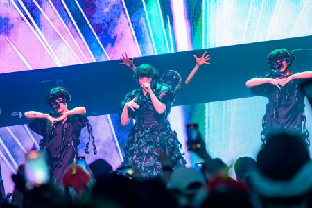 きゃりーぱみゅぱみゅ、“シックリボンモンスター”とし きゃりーぱみゅぱみゅ、“シックリボンモンスター”とし